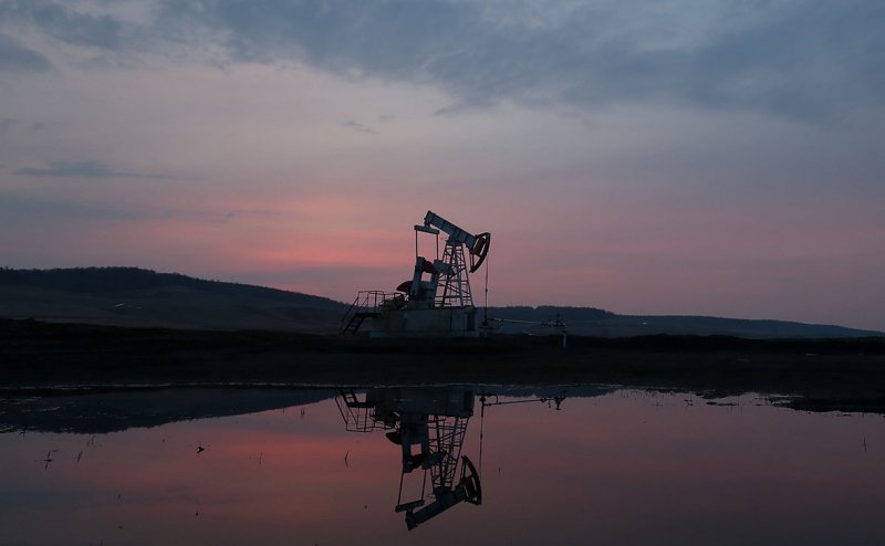 Страны ОПЕК+ продлили сокращение добычи нефти до конца июля