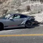 Два дорогих Porsche 911 столкнулись на пустой дороге в Лос-Анджелесе