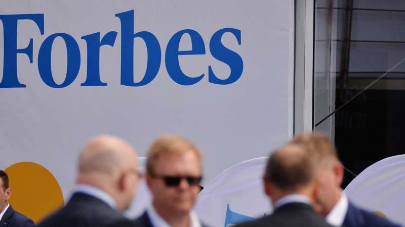 Forbes назвал богатейшего человека в США