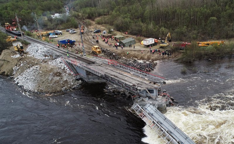 Из-за рухнувшего моста часть грузов из Мурманска уйдет в порты Прибалт